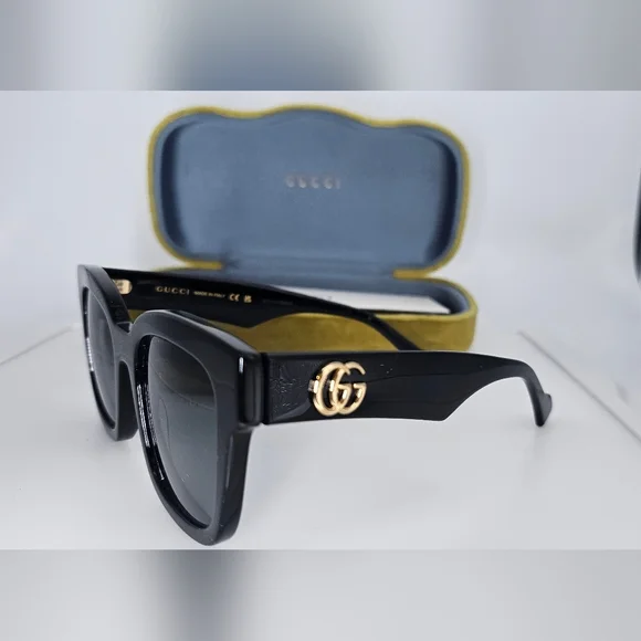 Gucci Black prescription Sunglasses with Gold Logo Strength -2.75 and -3.75 - Picture 7 of 9